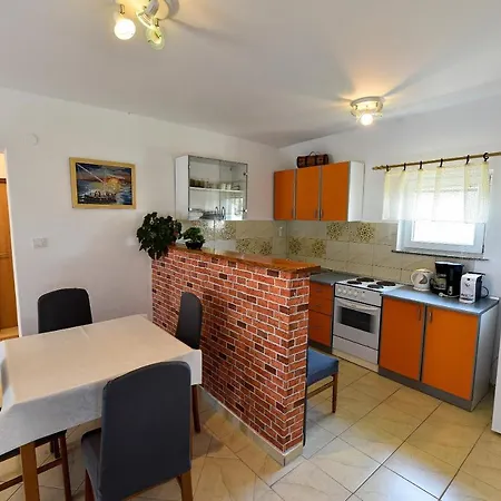 Apartment With Parking Space - 18605